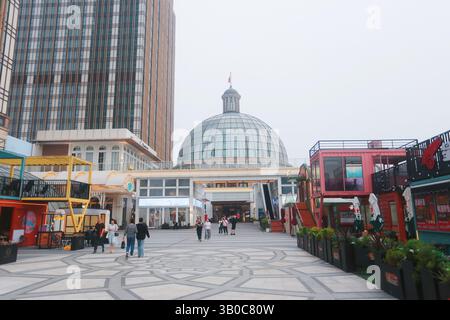 Ein Panoramablick auf die erste Luftverkehrsstraße, Global Harbor Town, Shanghai, China am 19. April 2025. Stockfoto