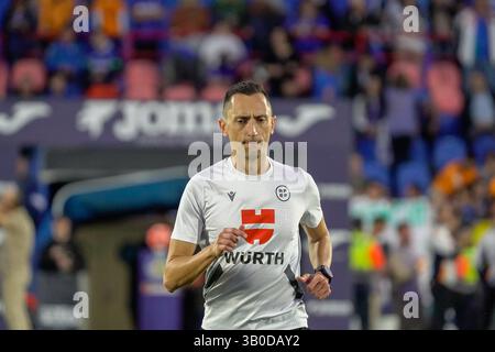 Getafe, Spanien. April 2025. Getafe, Madrid, Spanien, 23. April 2025 Jose Maria Sanchez Martinez, spanischer internationaler Schiedsrichter, während des La-Liga-Spiels zwischen Getafe CF und Real Madrid im Estadio El Coliseum in Getafe, Madrid, Spanien (Andres Lopez Sheridan /SPP) Credit: SPP Sport Press Photo. /Alamy Live News Stockfoto