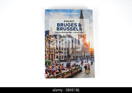 Lonely Planet Pocket Brügge und Brüssel Reiseführer – Wales, Großbritannien – 20. April 2025 Stockfoto