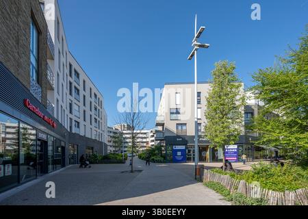 Nanterre, Frankreich - 04 11 2025: Bezirk Nanterre. Panoramablick auf Wohngebäude und Straßenviertel Stockfoto