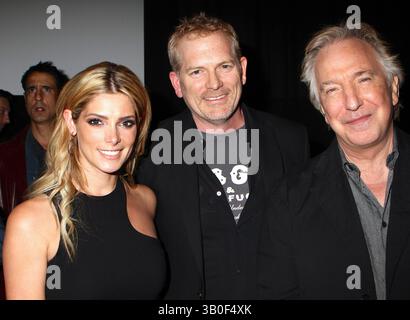 Ashley Greene, Randall Miller und Alan Rickman bei der Premiere von „CBGB: The Movie“ während des CBGB Music & Film Festivals 2013 im Landmark Sunshine Cinema in New York City – 08. Oktober 2013 Stockfoto