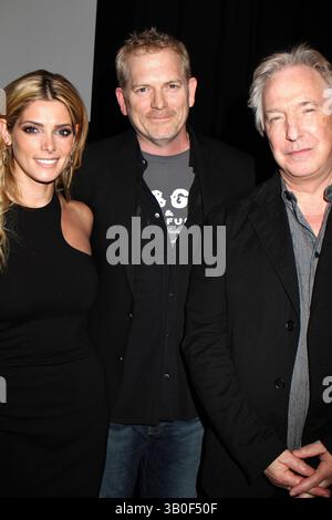 Ashley Greene, Randall Miller und Alan Rickman bei der Premiere von „CBGB: The Movie“ während des CBGB Music & Film Festivals 2013 im Landmark Sunshine Cinema in New York City – 08. Oktober 2013 Stockfoto
