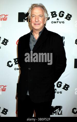 Alan Rickman bei der Premiere von „CBGB: The Movie“ während des CBGB Music & Film Festivals 2013 im Landmark Sunshine Cinema in New York City - 08. Oktober 2013 Stockfoto