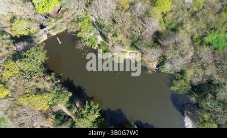 4K-Luftaufnahme in den Wirral-Gebieten von Birkenhead, Wallasey, New Brighton, West Kirby, Arrowe und Oxton. Stockfoto