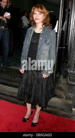 April 2006 - New York, New York, USA - N.Y. PREMIERE VON „THE BERÜCHTIGTE BETTIE PAGE“. AM AMC LOEWS 19ST EAST DATUM 04.10.2006 - LILI TAYLOR. K47489JBB(Credit Image: © John Barrett/Globe Photos/ZUMAPRESS.com) Stockfoto