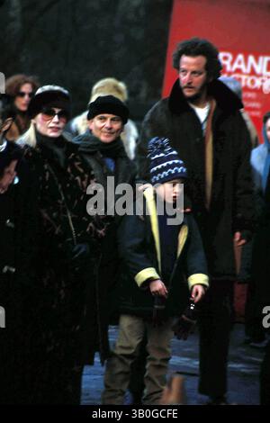 1. März 2005 - New York, New York, USA - L2419. HOME ALONE LOST IN NEW YORK FILMING , NEW YORK New York .12-10-1991. - 1991. MACAULAY CULKIN. JOE PESCI(Kreditbild: © John Barrett/Globe Photos/ZUMAPRESS.com) Stockfoto