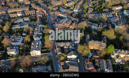 4K-Luftaufnahme in den Wirral-Gebieten von Birkenhead, Wallasey, New Brighton, West Kirby, Arrowe und Oxton. Stockfoto