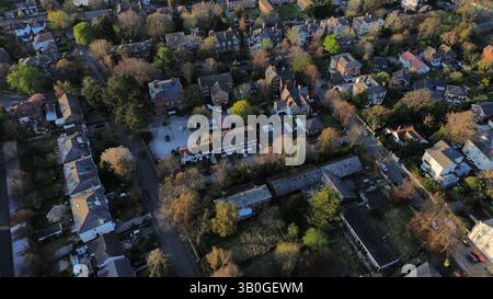 4K-Luftaufnahme in den Wirral-Gebieten von Birkenhead, Wallasey, New Brighton, West Kirby, Arrowe und Oxton. Stockfoto