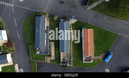4K-Luftaufnahme in den Wirral-Gebieten von Birkenhead, Wallasey, New Brighton, West Kirby, Arrowe und Oxton. Stockfoto
