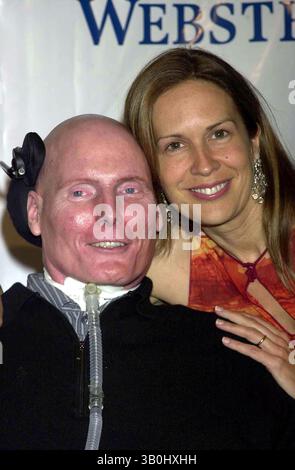19. MAI 2000 - NEW YORK, NEW YORK, USA - K33388JKRON NEULAND: A CELEBRATION, EINE SPENDENAKTION FÜR WESTPORT U.S. PLAYHOUSE HYATT REGENCY, GREENWICH, CT 10/09/2003. / CHRISTOPHER REEVE UND EHEFRAU DANA(Bild: © John Krondes/Globe Photos/ZUMAPRESS.com) Stockfoto