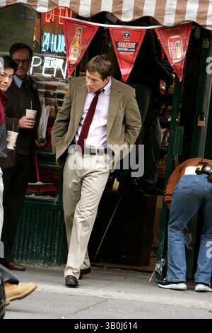 7. November 2006 - New York, New York, USA - K50631JBB.RYAN REYNOLDS VOR ORT DREHTE DEN FILM '' DEFINITIV, VIELLEICHT ''. .83ST UND COLUMBUS AVE, NEW YORK NEW YORK..11-07-2006 . - 2006.(Bild: © John Barrett/Globe Photos/ZUMAPRESS.com) Stockfoto