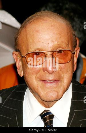 10. Oktober 2005 - New York, New York, USA - PREMIERE VON ELIZABETHTOWN AUF DEM LOEWS LINCOLN SQUARE NEW YORK 10-10-2005. - 2005. CLIVE DAVIS. I10112JZ(Bild: © John Zissel/Globe Photos/ZUMAPRESS.com) Stockfoto