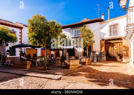 Der ruhige Dr. Alberdi Square. Villanueva de los Infantes, Ciudad Real, Castilla–La Mancha, Spanien, Europa Stockfoto