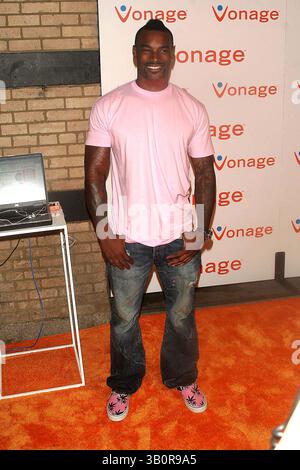 28. Juni 2006 - New York, New York, USA - VONAGE V-PHONE INTERNET PHONE LAUNCH PARTY IN NEW YORK New York New York - OUTSIDE ARRANGEMENTS. AER LOUNGER-NYC-06/28/2006 . TYSON BECKFORD. - - 2006..I10911JZ(Bild: © John Zissel/Globe photos/ZUMAPRESS.com) Stockfoto