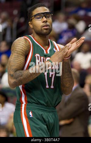 14. Januar 2011: Milwaukee Bucks kleiner Stürmer Chris Douglas-Roberts (17) auf dem Platz während des NBA-Spiels zwischen den Milwaukee Bucks und den Philadelphia 76ers im Wells Fargo Center in Philadelphia, Pennsylvania. The 76ers Beat the Bucks, 95-94.(Bild: © Chris Szagola/Cal Sport Media/ZUMAPRESS.com) Stockfoto