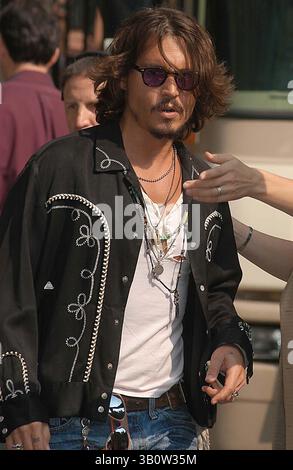 27. Juli 2006 - New York, New York, USA - I10975KBA.JOHNNY DEPP KOMMT IN DER LETTERMAN SHOW ED SULLIVAN THEATRE, NEW YORK. 07-27-2006 - - 2006.JOHNNY DEPP....I.(Bild: © Ken Babolocsay/Globe photos/ZUMAPRESS.com) Stockfoto