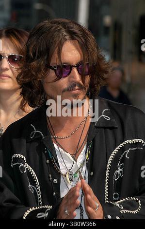 27. Juli 2006 - New York, New York, USA - I10975KBA.JOHNNY DEPP KOMMT IN DER LETTERMAN SHOW ED SULLIVAN THEATRE, NEW YORK. 07-27-2006 - - 2006.JOHNNY DEPP....I.(Bild: © Ken Babolocsay/Globe photos/ZUMAPRESS.com) Stockfoto