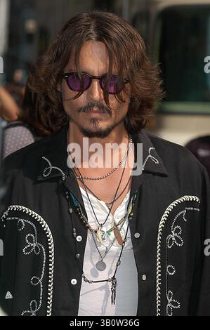 27. Juli 2006 - New York, New York, USA - I10975KBA.JOHNNY DEPP KOMMT IN DER LETTERMAN SHOW ED SULLIVAN THEATRE, NEW YORK. 07-27-2006 - - 2006.JOHNNY DEPP....I.(Bild: © Ken Babolocsay/Globe photos/ZUMAPRESS.com) Stockfoto