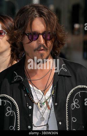 27. Juli 2006 - New York, New York, USA - I10975KBA.JOHNNY DEPP KOMMT IN DER LETTERMAN SHOW ED SULLIVAN THEATRE, NEW YORK. 07-27-2006 - - 2006.JOHNNY DEPP....I.(Bild: © Ken Babolocsay/Globe photos/ZUMAPRESS.com) Stockfoto
