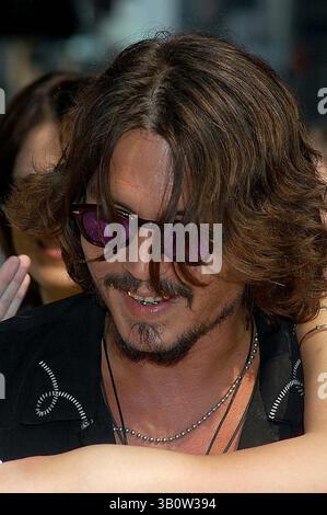 27. Juli 2006 - New York, New York, USA - I10975KBA.JOHNNY DEPP KOMMT IN DER LETTERMAN SHOW ED SULLIVAN THEATRE, NEW YORK. 07-27-2006 - - 2006.JOHNNY DEPP....I.(Bild: © Ken Babolocsay/Globe photos/ZUMAPRESS.com) Stockfoto