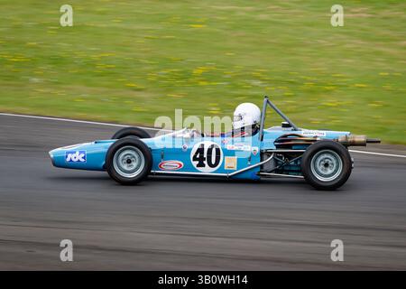 Peter Lavender nannte seinen Merlyn Formula Ford 1600 Rennwagen Nr. 40 und genoss das Rennen auf dem Howard's Day Meeting in Castle Combe Stockfoto