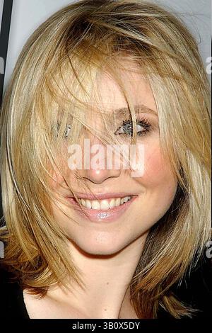 April 2005 - New York, New York, USA - I9619KBA.DAS 4. JÄHRLICHE TRIBECA FILM FESTIVAL PRÄSENTIERT DIE PREMIERE VON ''ALCHEMY'' IM REGAL BATTERY PARK New York VESSEY, NEW YORK New York. 04.25-2005 - - 2005.SARAH CHALKE(Bild: © Ken Babolocsay/Globe photos/ZUMAPRESS.com) Stockfoto