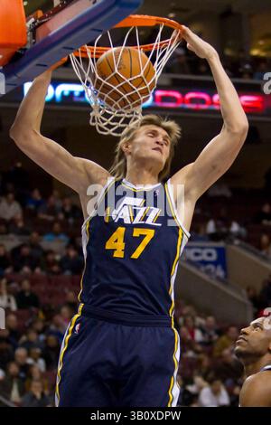 22. Januar 2011: Utah Jazz Small Forward Andrei Kirilenko (47) mit dem Dunk während des NBA-Spiels zwischen den Utah Jazz und den Philadelphia 76ers im Wells Fargo Center in Philadelphia, Pennsylvania. (Bild: © Chris Szagola/Cal Sport Media/ZUMAPRESS.com) Stockfoto