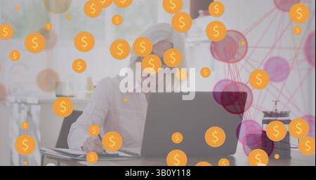 Bild von Dollarsymbolen und Netzwerk von Verbindungen über kaukasierin, die Papierkram macht Stockfoto