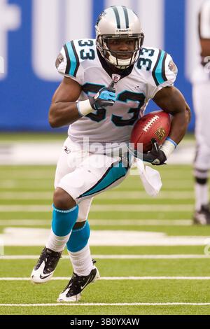12. September 2010: Carolina Panthers Running Back Mike Goodson (33) lief mit dem Ball während des NFL-Spiels zwischen den Carolina Panthers und den New York Giants im New Meadowlands Stadium in East Rutherford, New Jersey. (Bild: © Chris Szagola/Cal Sport Media/ZUMApress.com) Stockfoto