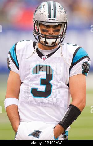 12. September 2010: Carolina Panthers Quarterback Matt Moore (3) beobachtet während des NFL-Spiels zwischen den Carolina Panthers und den New York Giants im New Meadowlands Stadium in East Rutherford, New Jersey. The Giants Beat the Panthers, 31-18.(Bild: © Chris Szagola/Cal Sport Media/ZUMApress.com) Stockfoto