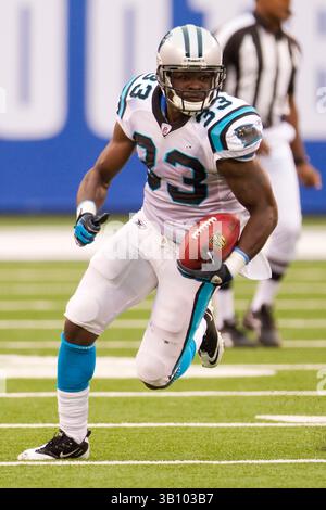 12. September 2010: Carolina Panthers Running Back Mike Goodson (33) lief mit dem Ball während des NFL-Spiels zwischen den Carolina Panthers und den New York Giants im New Meadowlands Stadium in East Rutherford, New Jersey. The Giants Beat the Panthers, 31-18.(Bild: © Chris Szagola/Cal Sport Media/ZUMApress.com) Stockfoto