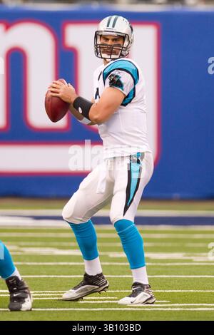 12. September 2010: Der Carolina Panthers Quarterback Matt Moore (3) fällt im New Meadowlands Stadium in East Rutherford, New Jersey, zurück, um zu passieren. The Giants Beat the Panthers, 31-18.(Bild: © Chris Szagola/Cal Sport Media/ZUMApress.com) Stockfoto