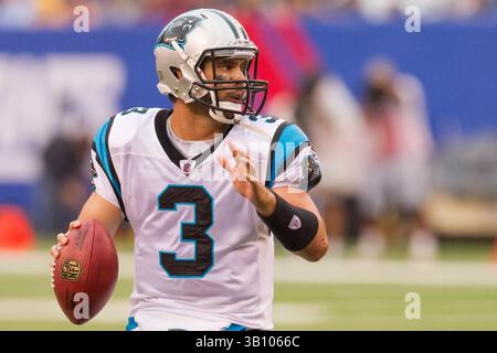 12. September 2010: Carolina Panthers Quarterback Matt Moore (3) will den Ball während des NFL-Spiels zwischen den Carolina Panthers und den New York Giants im New Meadowlands Stadium in East Rutherford, New Jersey werfen. The Giants Beat the Panthers, 31-18.(Bild: © Chris Szagola/Cal Sport Media/ZUMApress.com) Stockfoto