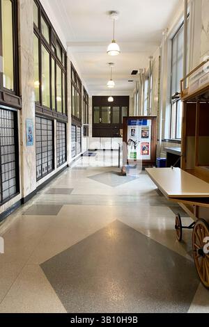 Das Innere des alten Postgebäudes, in einem USPS-Büro, Hoboken, NJ, USA Stockfoto