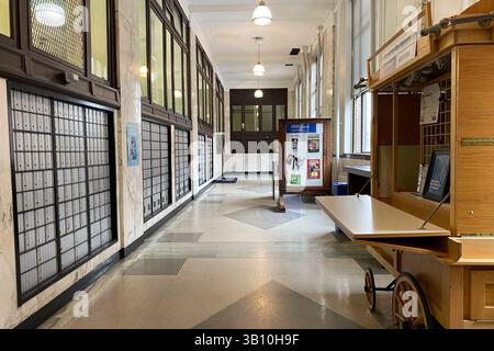 Das Innere des alten Postgebäudes, in einem USPS-Büro, Hoboken, NJ, USA Stockfoto