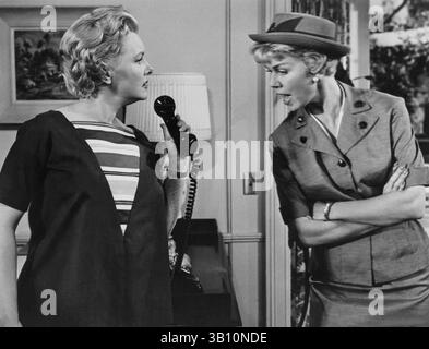 November 2010 - DORIS DAY MIT Hermione Baddeley 1960.BEREITGESTELLT VON PHOTOS, INC..DORISDAYRETRO.(Kreditbild: © Globe Photos/ZUMApress.com) Stockfoto