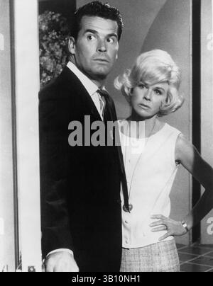 10. NOVEMBER 2010: DORIS DAY UND JAMES GARNER IN „MOVE OVER, DARLING“ 1963. DORISDAYRETRO. (Kreditbild: © Globe Photos/ZUMApress.com) Stockfoto