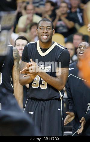 18. November 2010: UCF Knights Stürmer Keith Clanton (33) während der NCAA-Basketballspiel-Action zwischen South Florida Bulls und den Central Florida Knights. Central Florida besiegte Südflorida 65-59 in der UCF Arena in Orlando, FL (Credit Image: © Romeo Guzman/Cal Sport Media/ZUMAPRESS.com) Stockfoto