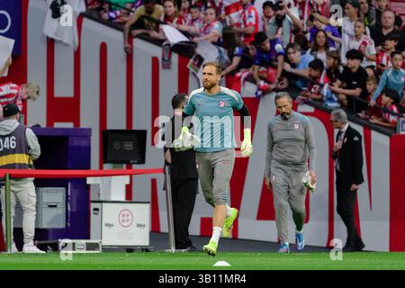 Madrid, Spanien. April 2025. Madrid, Spanien, 24. April 2025 Jan Oblak (N13) springt auf dem Spielfeld vor dem La Liga Spiel zwischen Atlético de Madrid und Rayo Vallecano im Estadio Riyadh Air Metropolitano in Madrid, Spanien (Andres Lopez Sheridan /SPP) Credit: SPP Sport Press Photo. /Alamy Live News Stockfoto