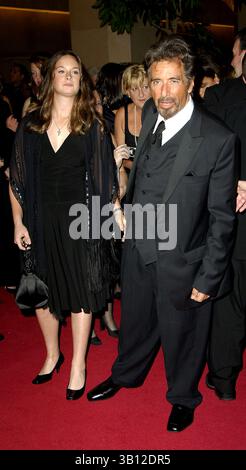 Oktober 2005 - Hollywood, Kalifornien, USA - BEVERLY HILLS, CA 21. OKTOBER 2005 (SSI) -. Schauspieler Al Pacino, Preisträger des Abends, und seine Tochter Julie Marie posieren für Fotografen während der 20. Jährlichen American Cinematheque Award Gala, die am 21. Oktober 2005 im Beverly Hilton Hotel in Beverly Hills, Kalifornien, stattfand. . / 2005.K45645MG(Bild: © Michael Germana/Globe Photos/ZUMAPRESS.com) Stockfoto