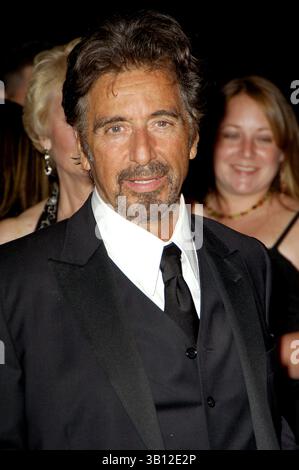 Oktober 2005 - Hollywood, Kalifornien, USA - BEVERLY HILLS, CA 21. OKTOBER 2005 (SSI) -. Schauspieler Al Pacino, Preisträger des Abends posiert für Fotografen während der 20. Jährlichen American Cinematheque Award Gala, die am 21. Oktober 2005 im Beverly Hilton Hotel in Beverly Hills, Kalifornien, stattfand. . / 2005.K45645MG(Bild: © Michael Germana/Globe Photos/ZUMAPRESS.com) Stockfoto