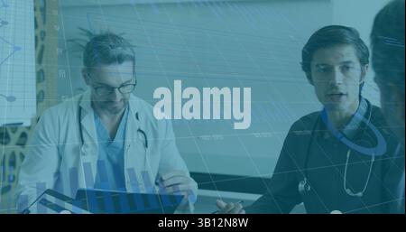 Bild von Finanzgraphen und Daten über kaukasische Mediziner im Gespräch Stockfoto