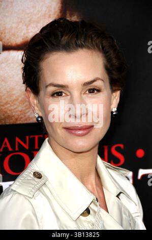 April 2007 - Hollywood, Kalifornien, USA - LOS ANGELES, CA 11. APRIL 2007 (SSI) -. Schauspielerin Embeth Davidtz während der Premiere des neuen Films aus dem New Line Cinema FRACTURE, der am 4.-11. 2007 im Mann Village Theatre in Los Angeles stattfand. - 2007.K52526MGE(Bild: © Michael Germana/Globe Photos/ZUMAPRESS.com) Stockfoto