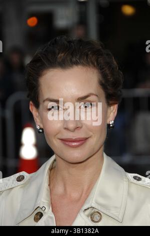 April 2007 - Hollywood, Kalifornien, USA - LOS ANGELES, CA 11. APRIL 2007 (SSI) -. Schauspielerin Embeth Davidtz während der Premiere des neuen Films aus dem New Line Cinema FRACTURE, der am 4.-11. 2007 im Mann Village Theatre in Los Angeles stattfand. - 2007.K52526MGE(Bild: © Michael Germana/Globe Photos/ZUMAPRESS.com) Stockfoto