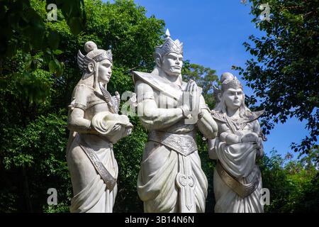 Die drei Statuen auf der Plaza Bhagawan Stockfoto