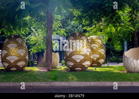 Große künstliche Eier im GWK Park Area Stockfoto