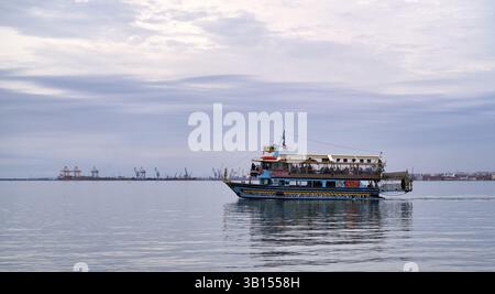Touristenboot, Ausflugsboot vor dem Hafen, Thessaloniki, Mazedonien, Griechenland, Europa Stockfoto