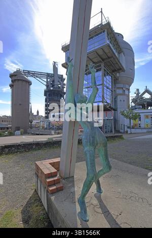 Gedenkstätte von Seiji Kimoto 1997 für Kriegswirtschaft, Zwangsarbeiter im Zweiten Weltkrieg während der NS-Zeit, moderne Kunst, Bronzeskulptur, Kriegswirtschaft, Wirtschaft Stockfoto