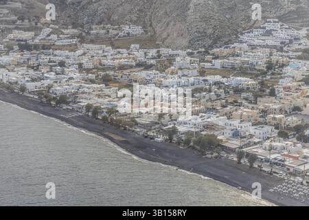 Luftaufnahme, Kamari, Lavastrand, Santorini, Griechenland, Europa Stockfoto