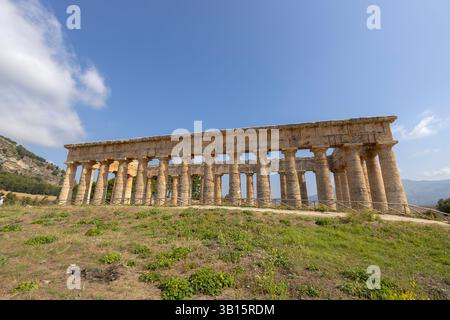 Der Tempel oder große Tempel von Segesta, auf dem Gemeindegebiet von Calatafimi Segesta, Provinz Trapani, Sizilien, Italien Stockfoto